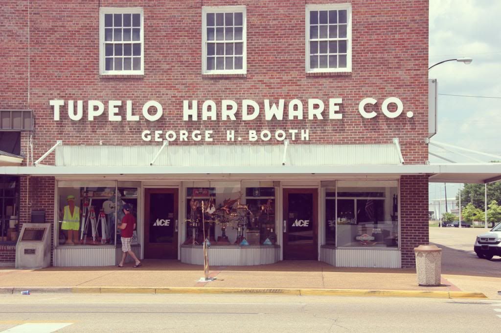 Tupelo Hardware // Ten Feet Off Beale