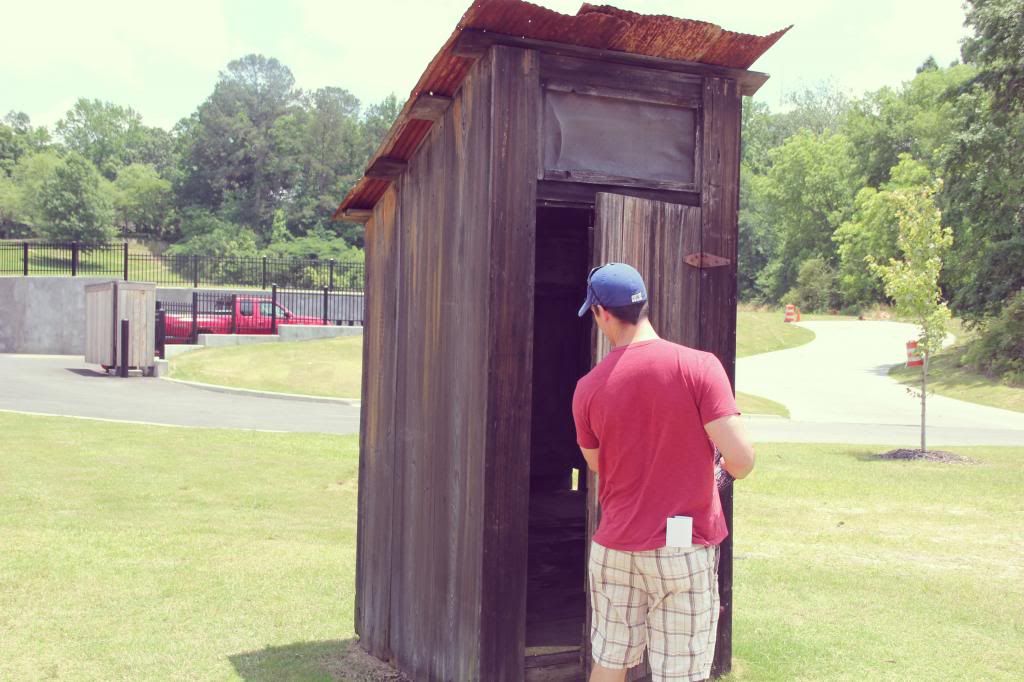 Elvis Presley Outhouse // Ten Feet Off Beale