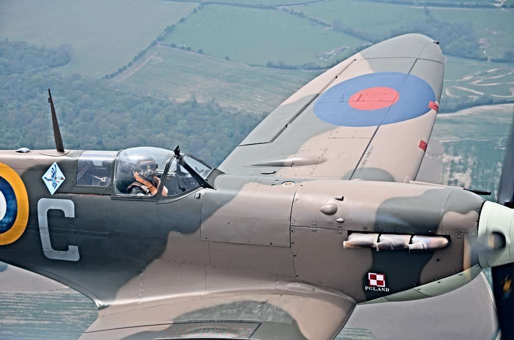 IMAGE: http://i1300.photobucket.com/albums/ag86/viscountdriver/spitfire_zps733cab18.jpg
