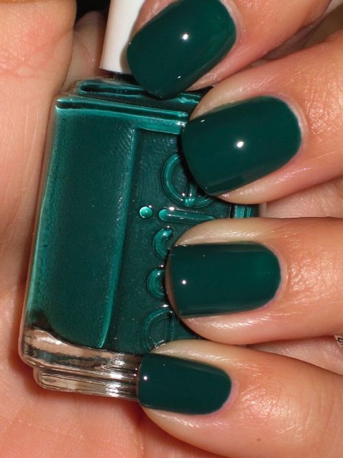 photo fustany-beauty-nails-holiday season nails-forest green nails_zpsdfdsiqmg.jpg