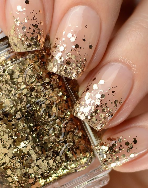photo fustany-beauty-nails-holiday season nails-gold glitter_zpsavjndhuj.jpg