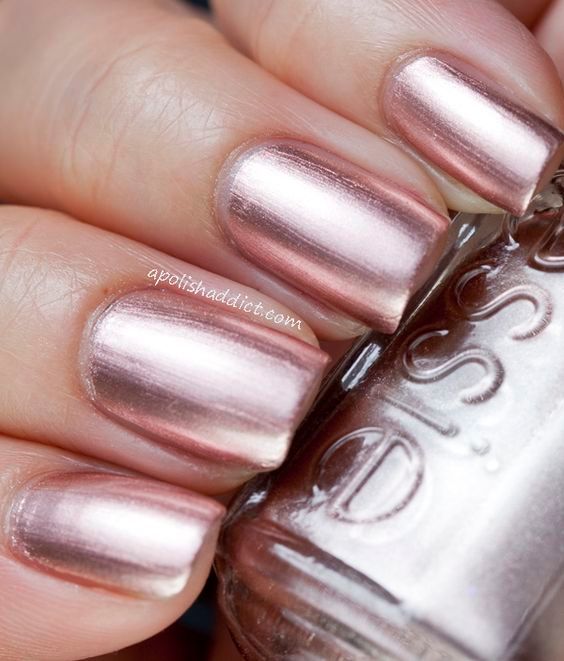 photo fustany-beauty-nails-holiday season nails-rose gold_zpsb4wdlig6.jpg