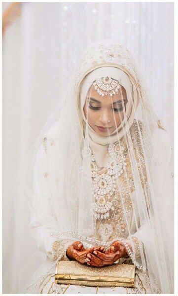  photo fustany-fashion-weddings-the styling tips for every bride wearing hijab on her wedding day-5_zpsykygxmmk.jpg