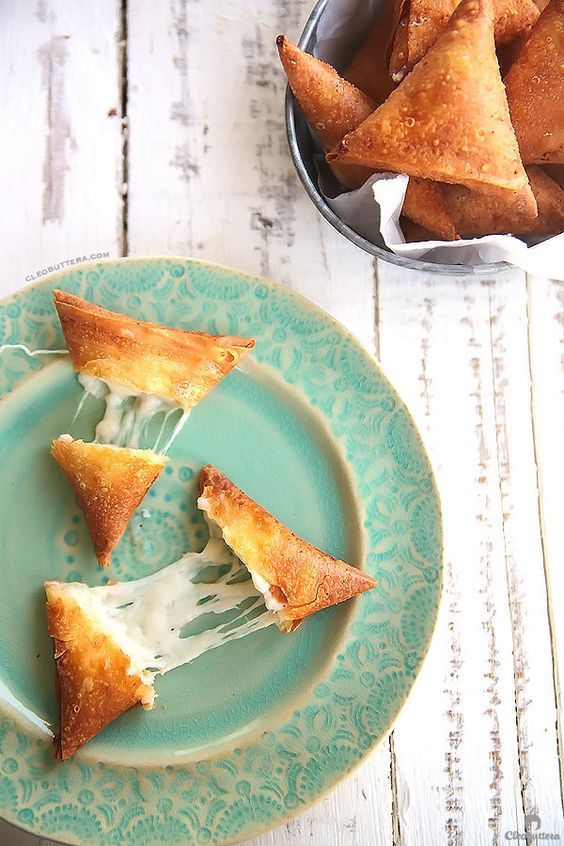 photo fustany-lifestyle-kitchen-new years eve house party snackas-cheese stuffed samosa_zpsbrcxuzqw.jpg