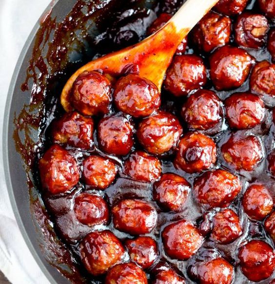 photo fustany-lifestyle-kitchen-new years eve house party snackas-cranberry barbecue meatballs_zpsjbjrhduv.jpg