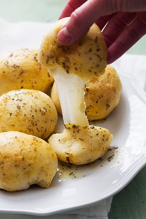 photo fustany-lifestyle-kitchen-new years eve house party snackas-garlic cheese bomb_zps8bshjnob.jpg