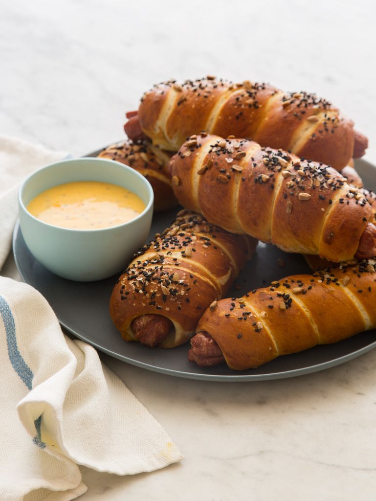 photo fustany-lifestyle-the kitchen-How to Make Delicious Cheese Sauce and How to Eat It in 10 Different Ways-11_zpsvqvamkye.jpg