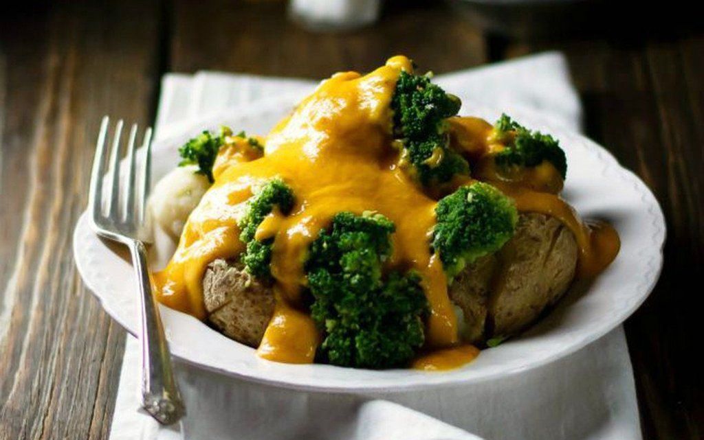 photo fustany-lifestyle-the kitchen-How to Make Delicious Cheese Sauce and How to Eat It in 10 Different Ways-12_zpshzvnlmkc.jpg