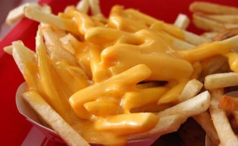 photo fustany-lifestyle-the kitchen-How to Make Delicious Cheese Sauce and How to Eat It in 10 Different Ways-6_zpsx2aftbhw.jpg