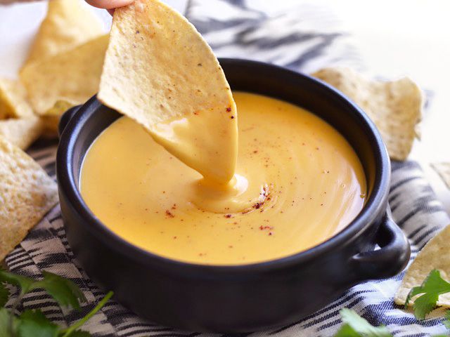photo fustany-lifestyle-the kitchen-How to Make Delicious Cheese Sauce and How to Eat It in 10 Different Ways-_zps8pafel3s.jpg