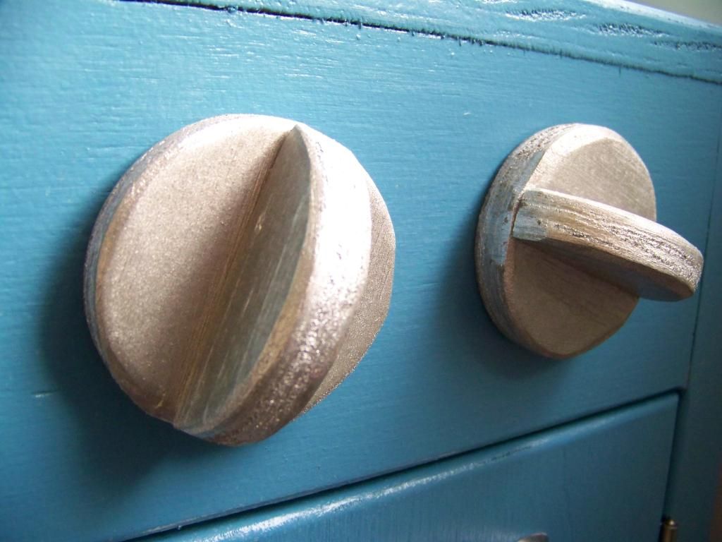 closeup of the knobs